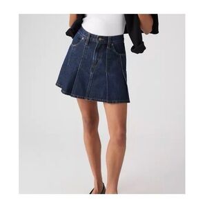 Levi’s pleated skirt